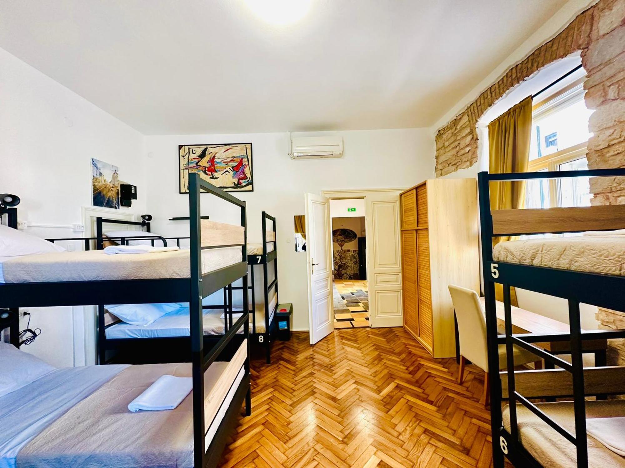 Hostel Art & Joy พูลา ภายนอก รูปภาพ